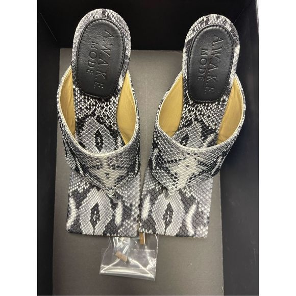 A.W.A.K.E. MODE
Katie Square-Toe Snakeskin-Embossed Leather Thong Sandals - Picture 5 of 7